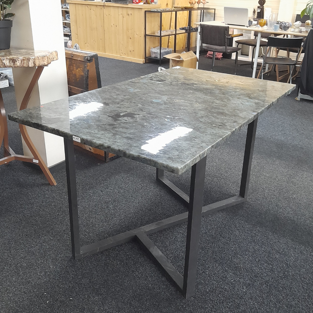 Labradoriet tafel | 140 × 84 cm | Madagaskar