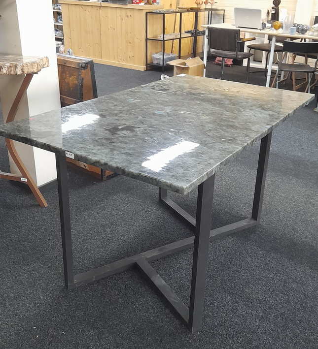 Labradoriet tafel | 140 × 84 cm | Madagaskar