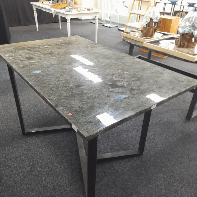 Labradoriet tafel | 140 × 84 cm | Madagaskar