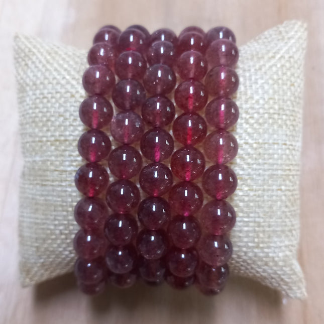 Aardbeienkwarts kralen armband 8 mm.