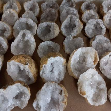 Kwartsgeodes 7 a 8 cm. per stuk