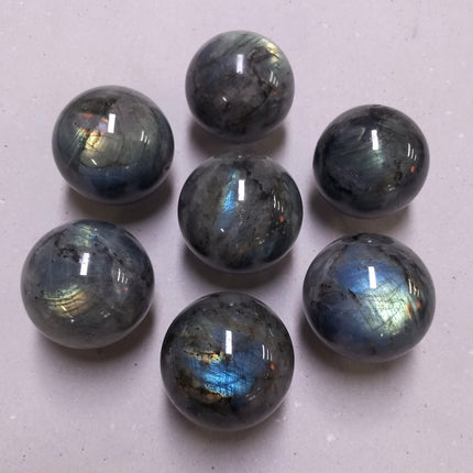 Labradoriet geslepen bollen blauwe flash per kilo