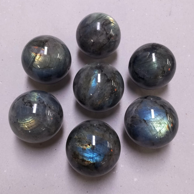 Labradoriet geslepen bollen blauwe flash per kilo