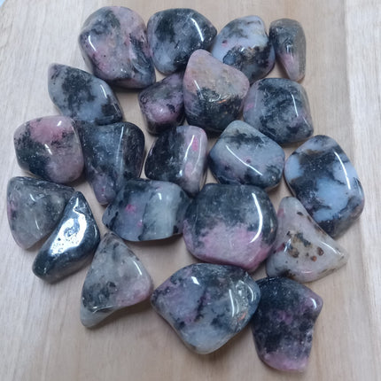 Rhodoniet trommelstenen per 250 gram