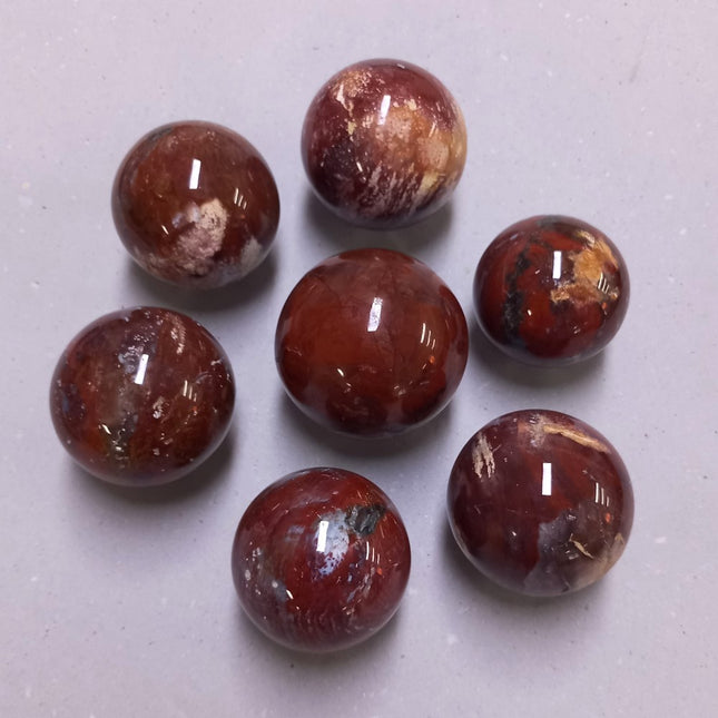 Rode jaspis geslepen bollen per kilo