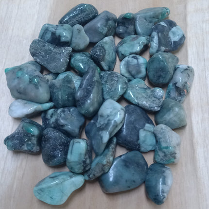Smaragd trommelstenen per 100 gram