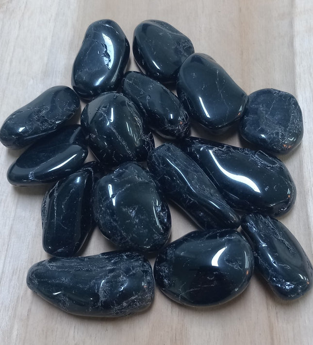 Zwarte toermalijn trommelstenen per 250 gram