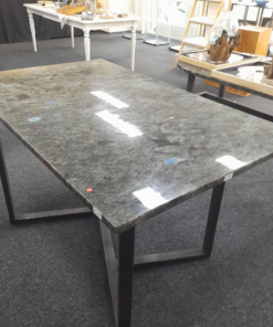 Alternative view of Labradoriet tafel | 140 × 84 cm | Madagaskar