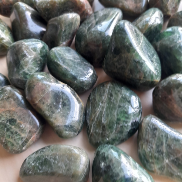 Alternative view of Apatiet groen Trommelstenen | Madagaskar