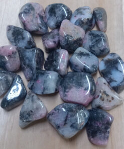 Rhodoniet trommelstenen per 250 gram