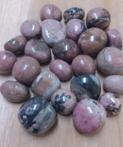 Rhodoniet trommelstenen per 250 gram