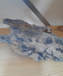 Alternative view of Kyaniet blauw met bergkristal ruw AA | Brazilië | Per kilo